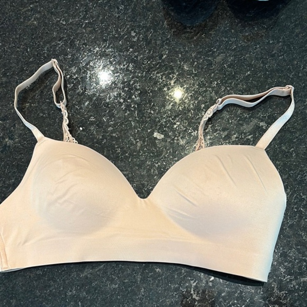 Soma Enbliss Wireless Bra 34 B Molded Padded Cup Adjustable Strap